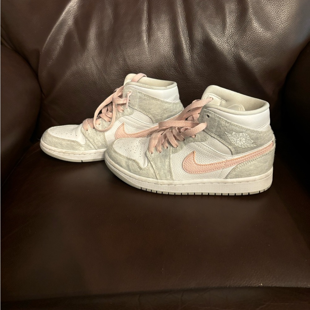 Nike Air Jordan High-Tops in Pink and White